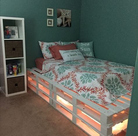 postel z palet